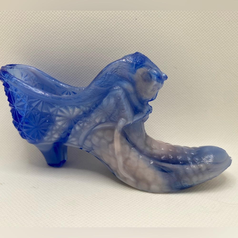 Boyd Blue And White Slag Glass Daisy Button Cat Head Slipper Shoe